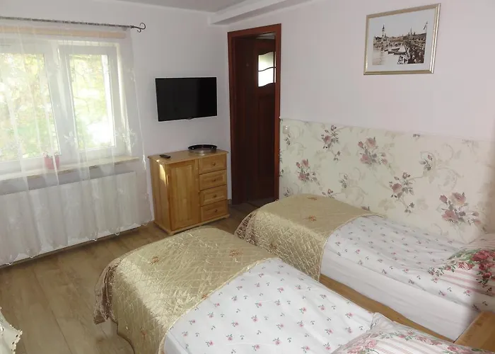 לינה וארוחת בוקר Roza 3*