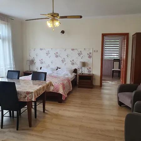 Roza Bed & Breakfast 3*