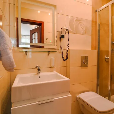 Roza Bed & Breakfast 3*