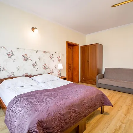 Couette-café Roza 3*