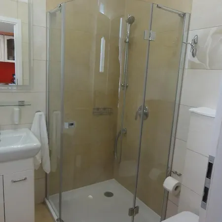 Roza فندق مبيت وإفطار 3*